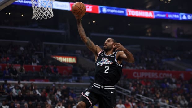 Los Angeles Clippers forward Kawhi Leonard dunks the ball.